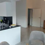 Swiss Qerret Apartman Golem