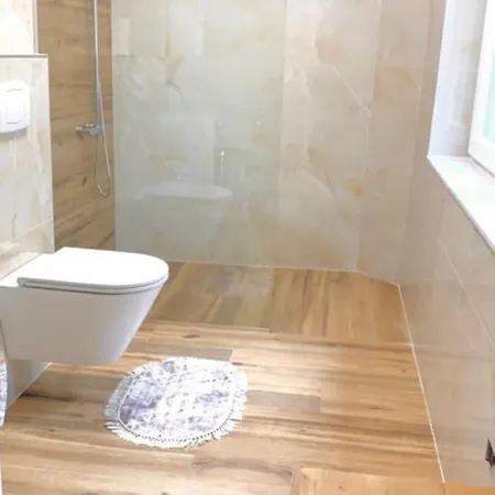 Swiss Qerret Apartamento *