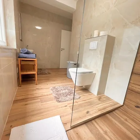 Apartamento Swiss Qerret Golem (Tirana)