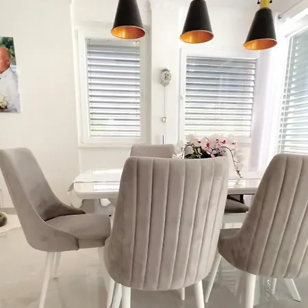 Swiss Qerret Apartment *